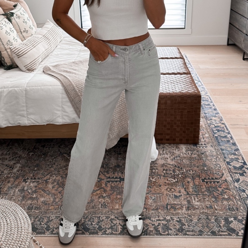 Abercrombie & Fitch High Rise 90s Relaxed Jean Ice Gray